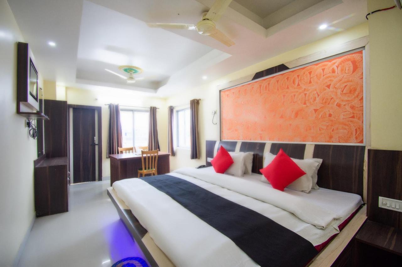 Capital O 67892 Hotel Sujata Tarapith Eksteriør bilde