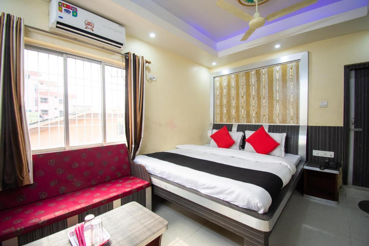 Capital O 67892 Hotel Sujata Tarapith Eksteriør bilde