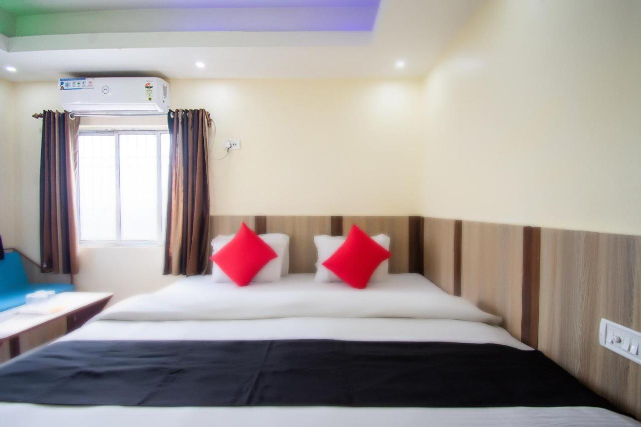 Capital O 67892 Hotel Sujata Tarapith Eksteriør bilde