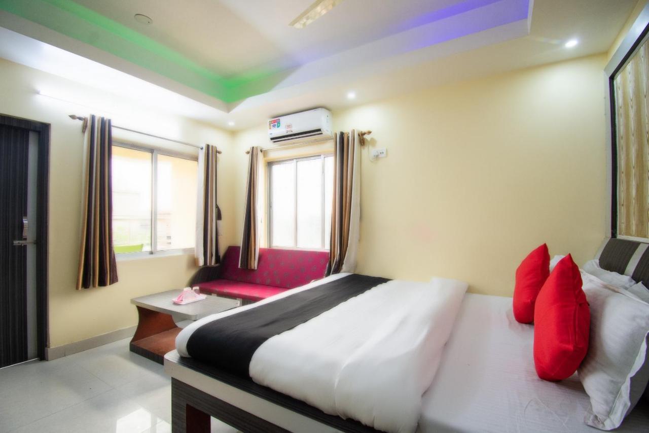 Capital O 67892 Hotel Sujata Tarapith Eksteriør bilde