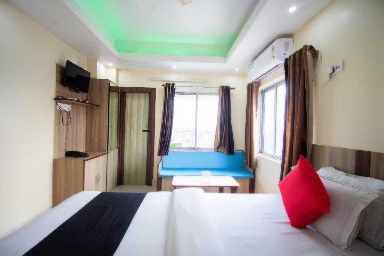Capital O 67892 Hotel Sujata Tarapith Eksteriør bilde