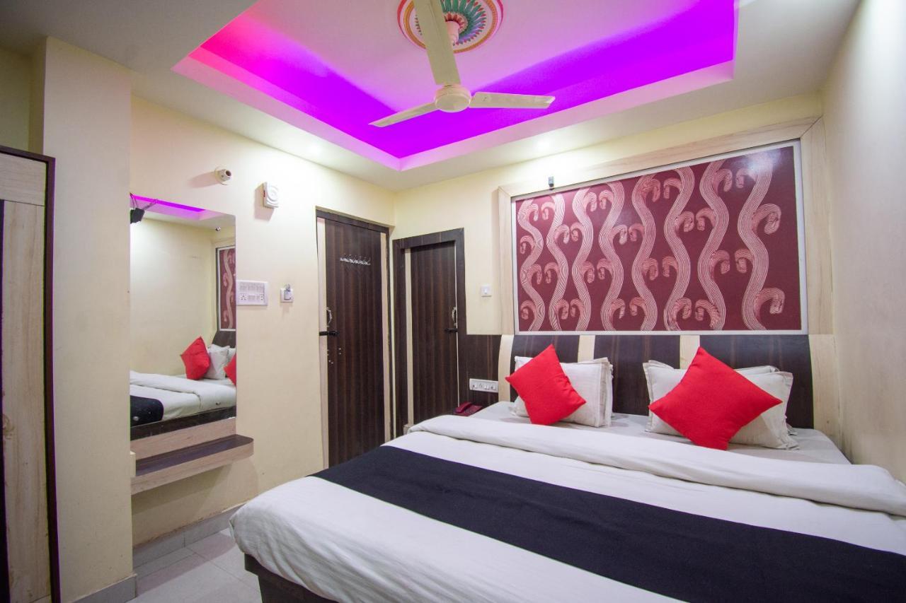 Capital O 67892 Hotel Sujata Tarapith Eksteriør bilde