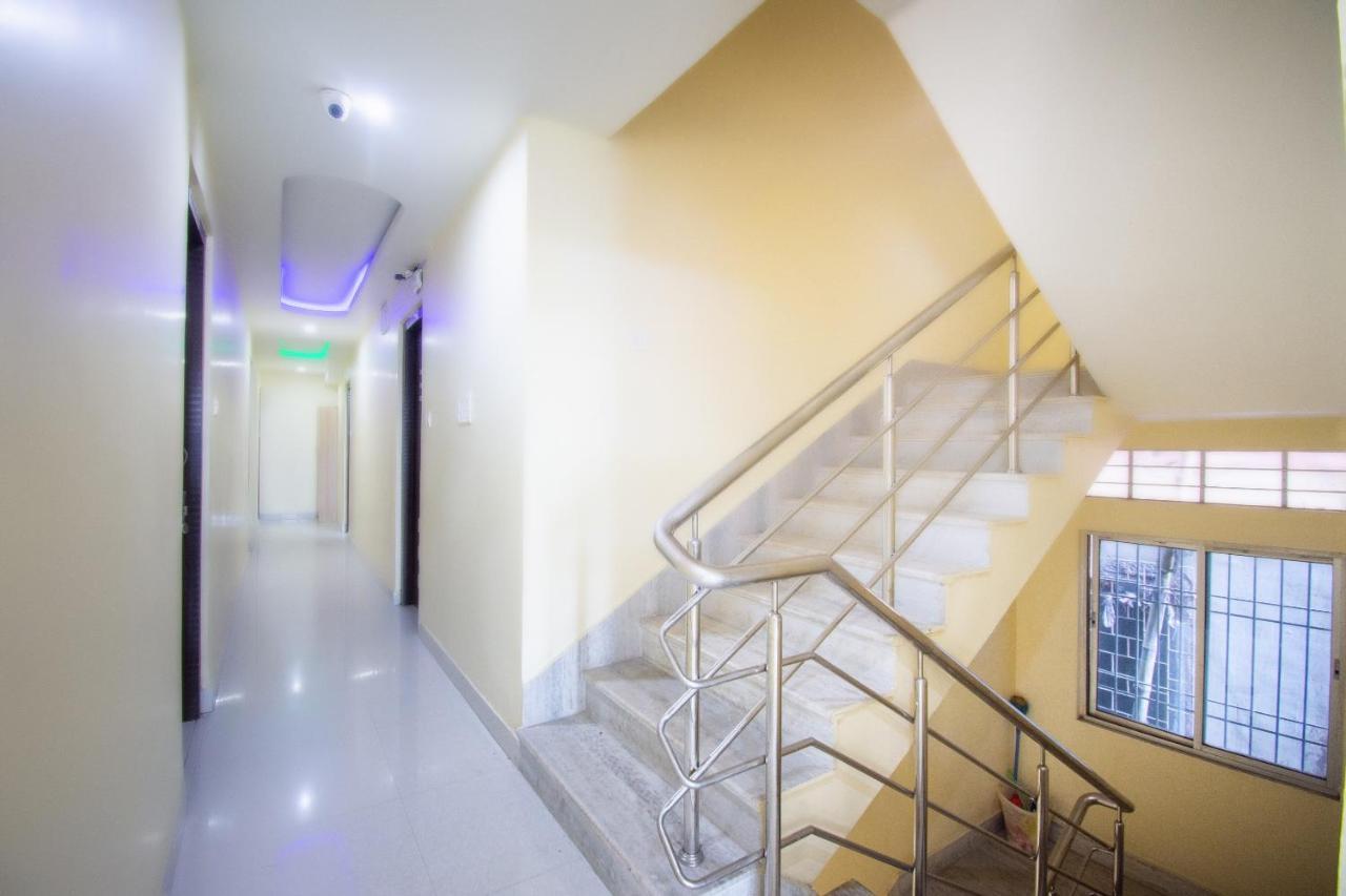 Capital O 67892 Hotel Sujata Tarapith Eksteriør bilde